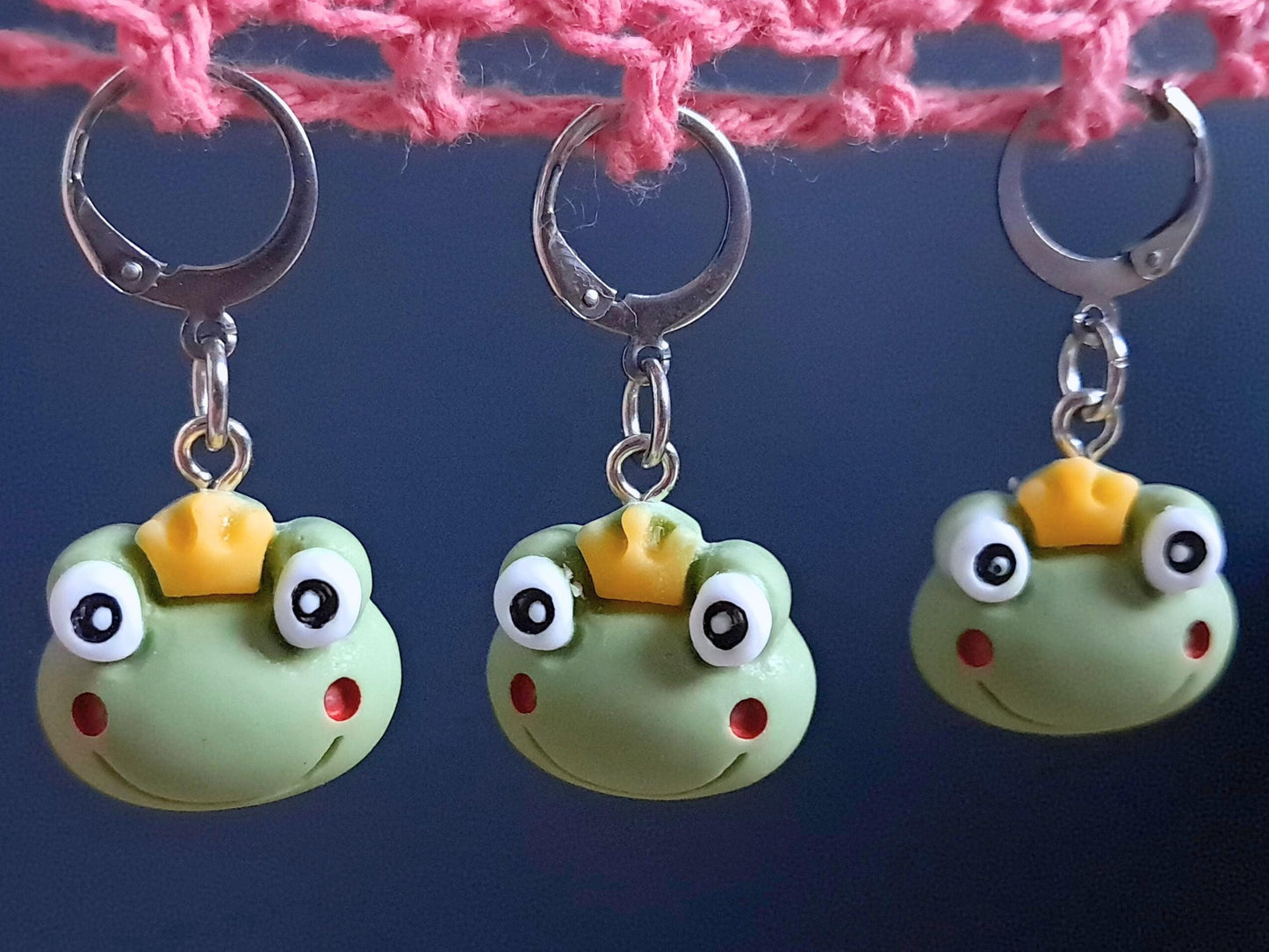 Frog with Crown Stitch Marker