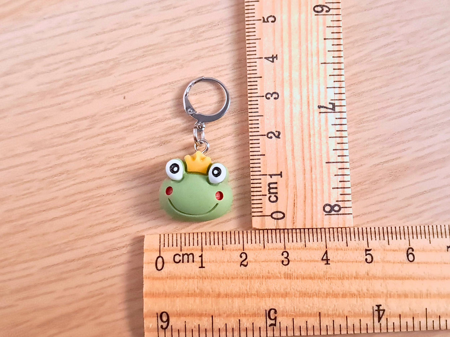Frog with Crown Stitch Marker