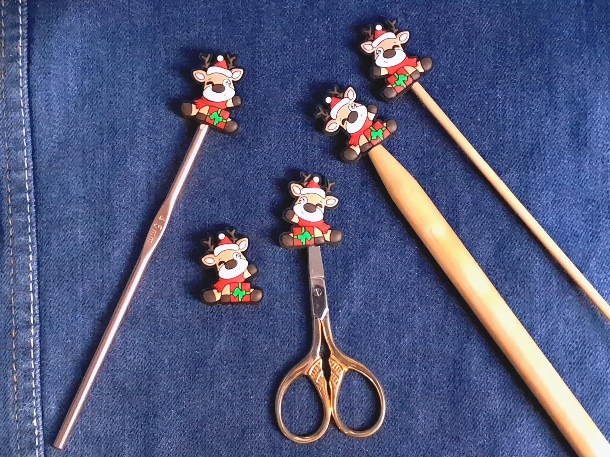 Cute Christmas Reindeer With Gift Stitch Stopper