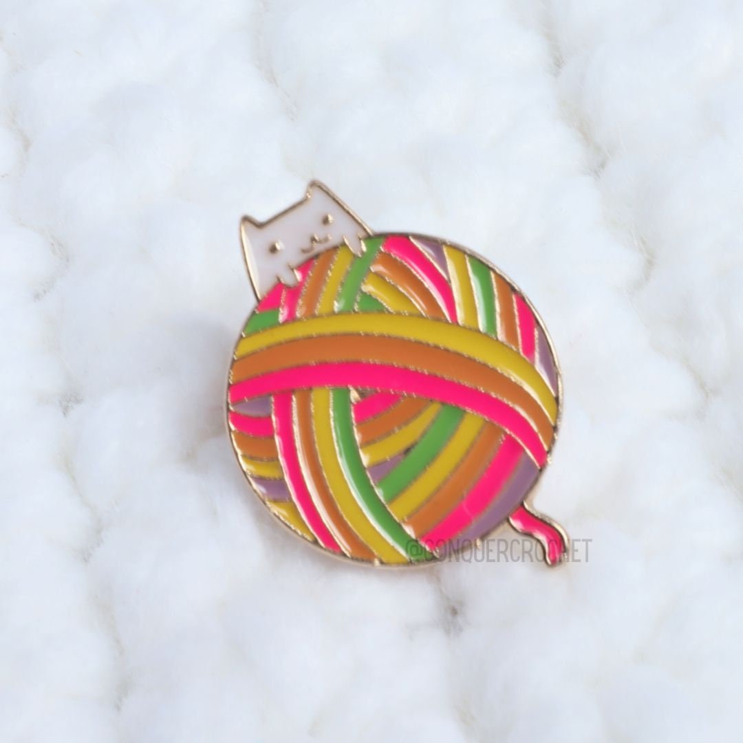 Fun Yarn Ball And Cat Pin Badge