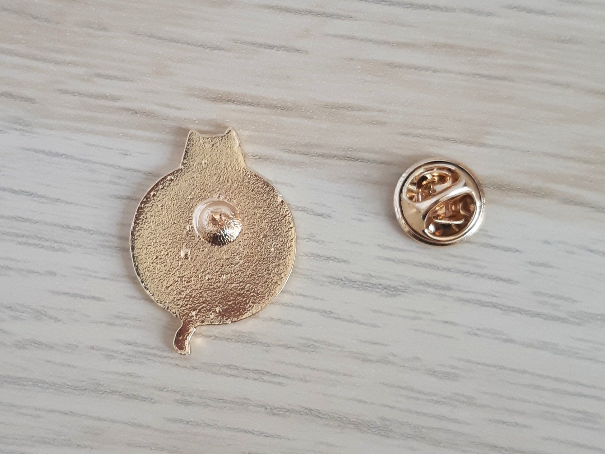 Fun Yarn Ball And Cat Pin Badge