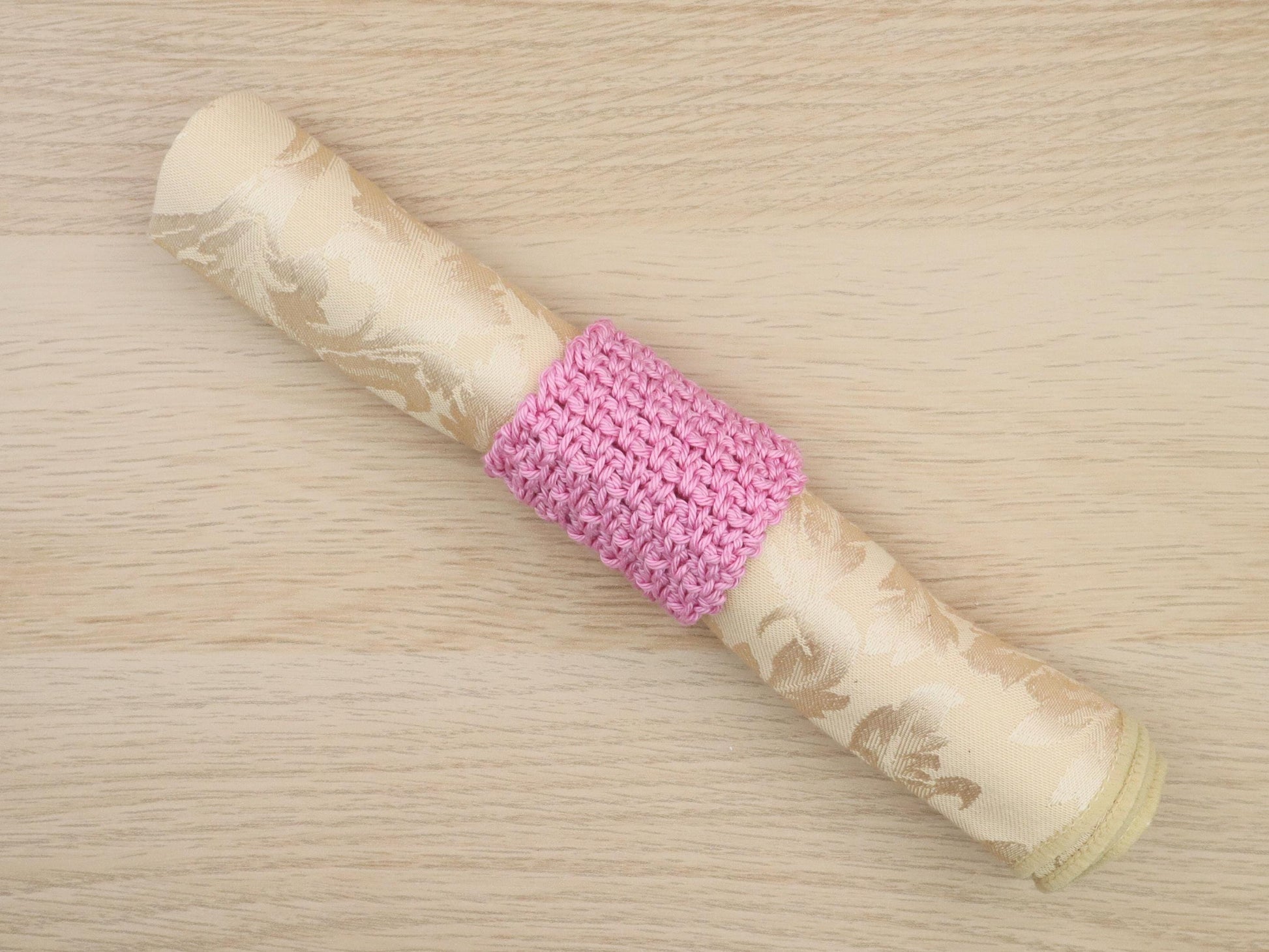 Christmas Napkin Ring/Cutlery Band Crochet Pattern with Holly Berries And Star Applique