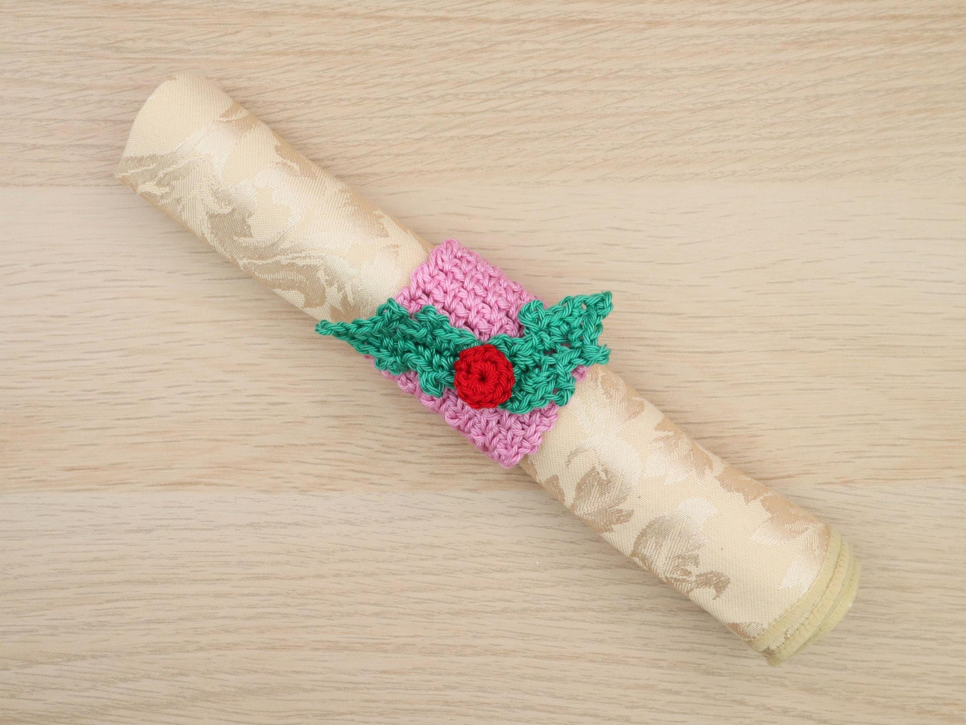 Christmas Napkin Ring/Cutlery Band Crochet Pattern with Holly Berries And Star Applique