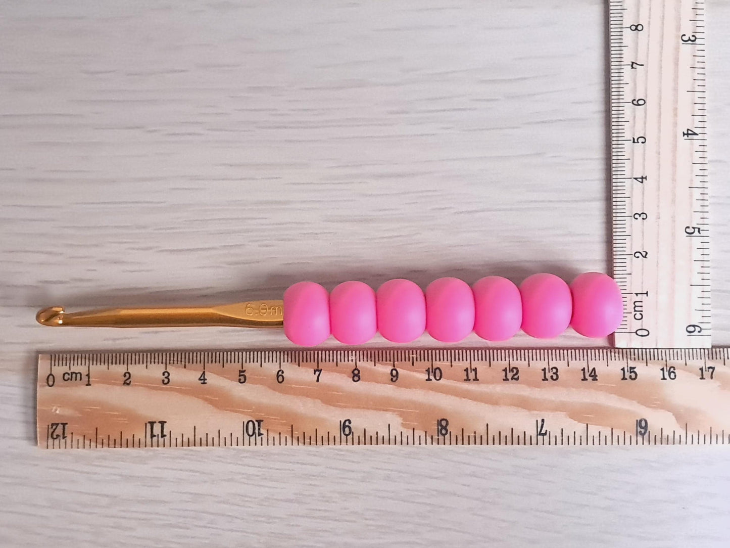Hot Pink Ergonomic Crochet Hook
