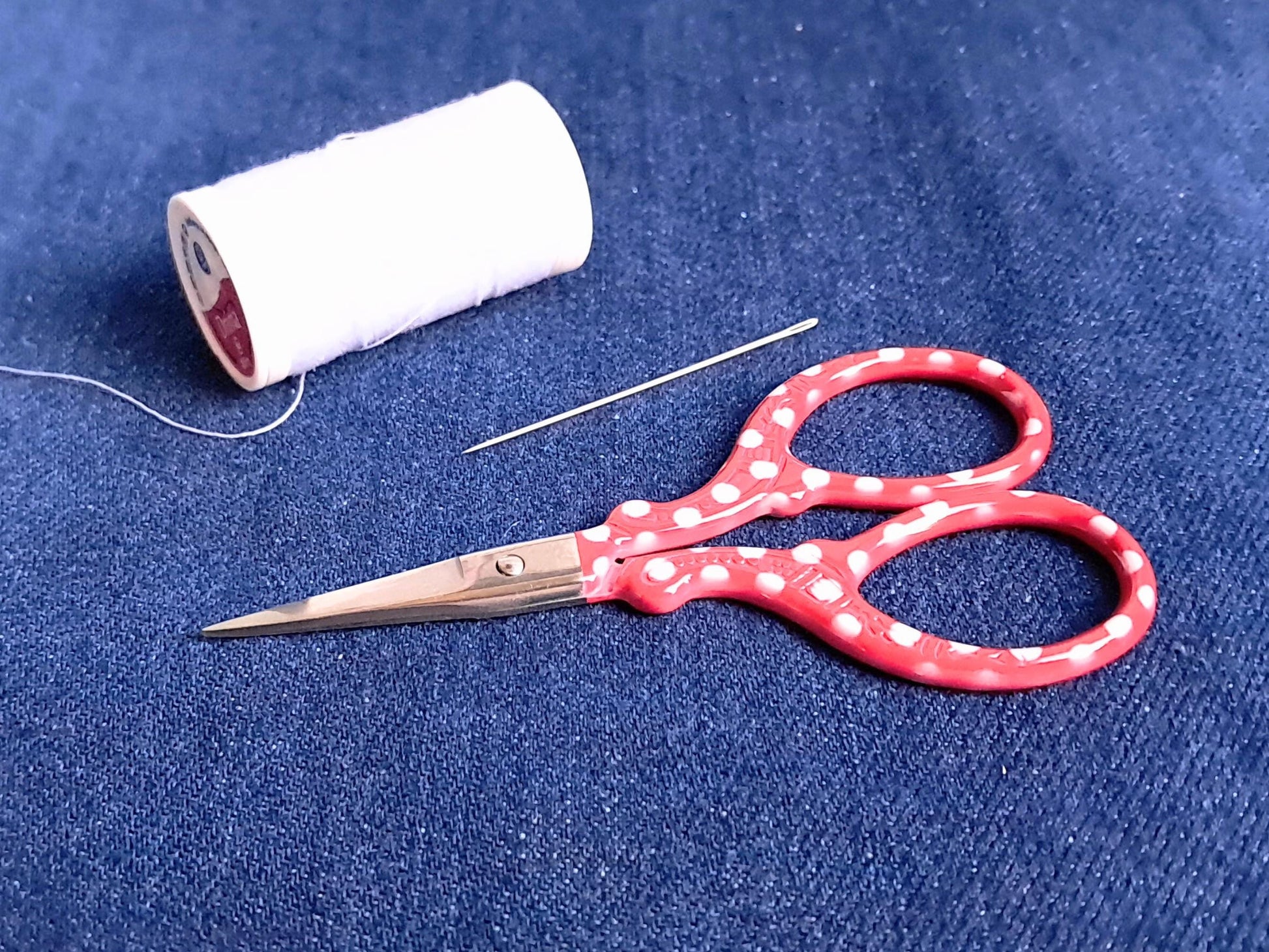 Red Polka Dot Embroidery Scissors